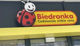 Двері магазину Biedronka