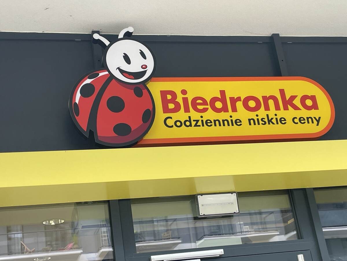 Drzwi do sklepu Biedronka